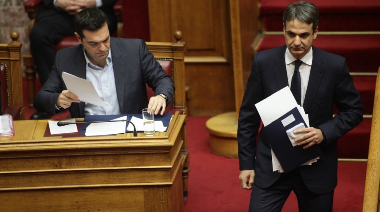 Επιχείρηση συμπίεσης στα δεξιά της ΝΔ & τα αριστερά του ΣΥΡΙΖΑ