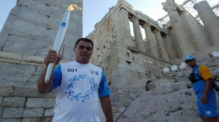 Θλίψη στον ελληνικό αθλητισμό για τον θάνατο του Μπάμπη Χολίδη