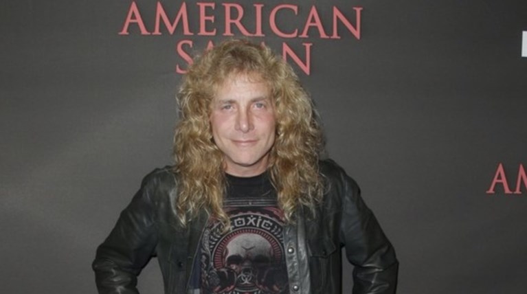 Αυτομαχαιρώθηκε ο ντράμερ των Guns N' Roses, Στίβεν Άντλερ