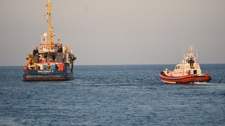 Το Sea Watch με 40 μετανάστες αψήφησε τον Σαλβίνι, συνελήφθη η καπετάνισσα
