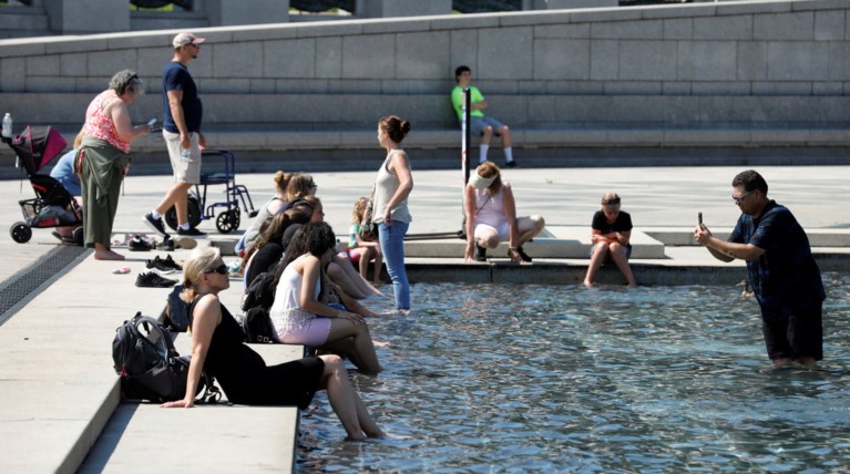 Υποχωρεί ο καύσωνας στη Γαλλία, επιμένει στη Γερμανία