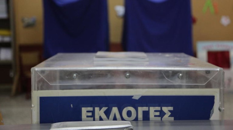 Οι αναποφάσιστοι, τα δημοσκοπικά ευρήματα & τα "μπάνια του λαού"