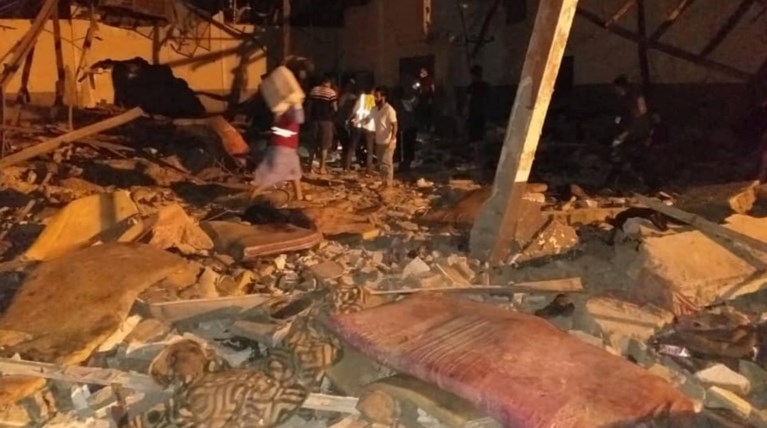 Κόλαση στη Λιβύη: Βομβάρδισαν κέντρο προσφύγων - 40 νεκροί (φωτό)