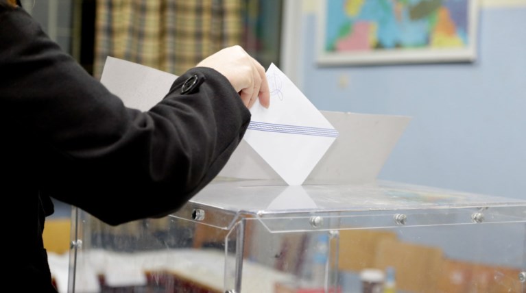 Προβάδισμα της ΝΔ από 8 έως 15,5 μονάδες δίνουν δύο νέες δημοσκοπήσεις