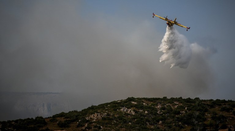 Τέσσερις συλλήψεις για τις πυρκαγιές σε Εύβοια, Σπάτα, Μάνδρα και Καλαμάτα