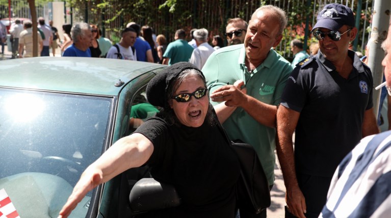 «Ντου» της Ελένης Λουκά και σε εκλογικό τμήμα