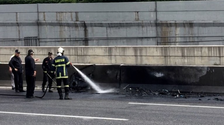 Σοβαρό τροχαίο με τέσσερις τραυματίες στην Αττική Οδό-μεγάλο μποτιλιάρισμα