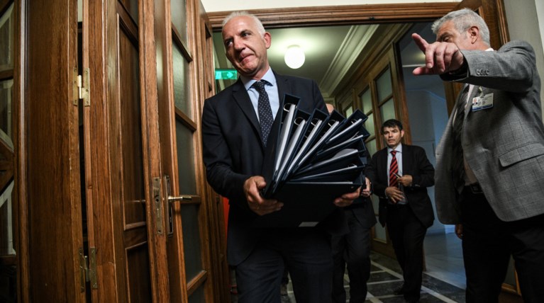 Οι μπλε φάκελοι, οι συσκέψεις και οι πρώτοι στόχοι ανά υπουργείο