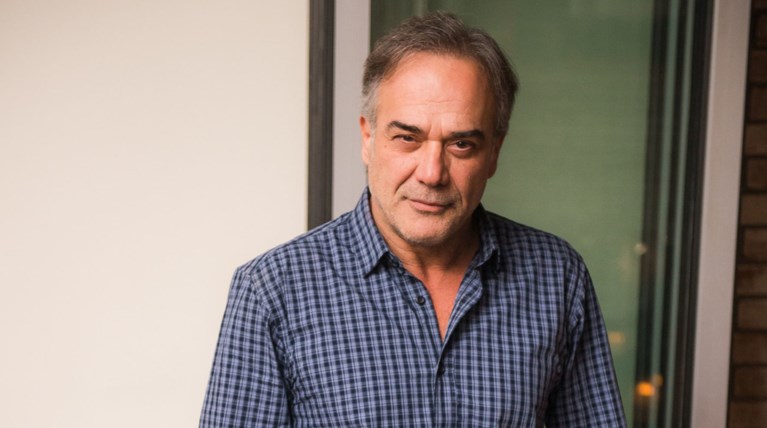 Δεν θα πιστεύετε τι κοιλιακούς έχει ο Παύλος Ευαγγελόπουλος, στα 57 του....