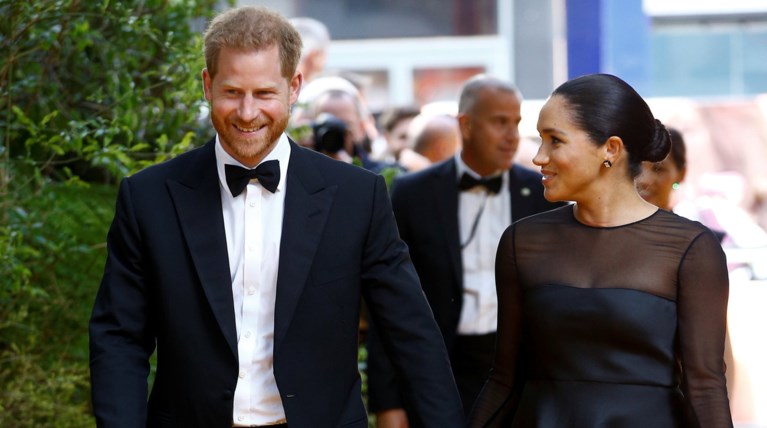 Μέγκαν Μαρκλ: Η χειμερινή εμφάνισή της στα μαύρα μέσα στο καλοκαίρι