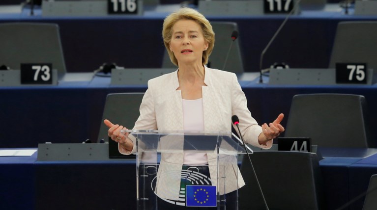 Η φον ντερ Λάιεν υπέρ «ανθρώπινων συνόρων» στην ΕΕ