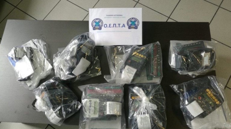 Συνελήφθησαν 11 οδηγοί ταξί για πειραγμένες ταμειακές