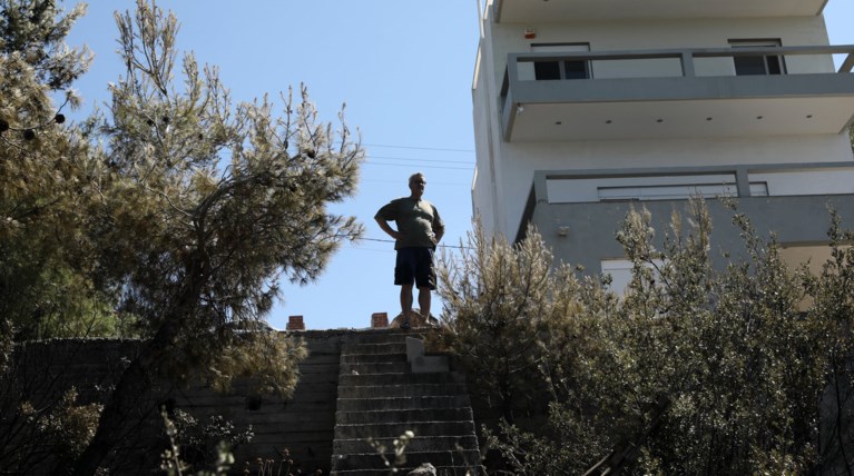 Πυρκαγιές σε εξέλιξη στην Αγία Τριάδα Μεγάρων και στο Μαρκόπουλο