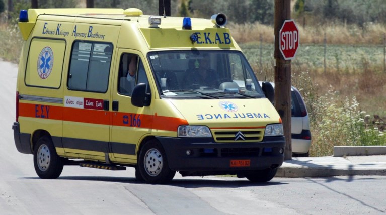 Τροχαίο στην παραλιακή, απεγκλωβισμός δύο ατόμων σε ΙΧ