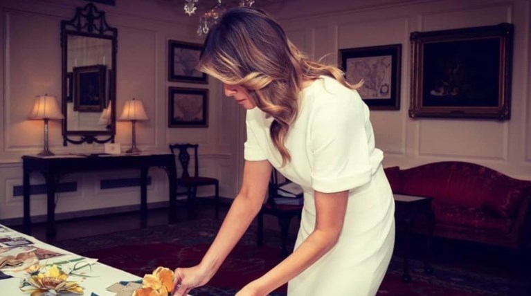 Εδώ ο κόσμος καίγεται και η Μελάνια άρχισε ετοιμασίες για τα Χριστούγεννα