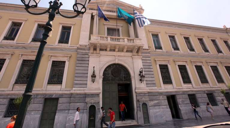 ΕτΕ: Πρώτη πώληση μη εξυπηρετούμενων δανείων με εμπράγματες εξασφαλίσεις