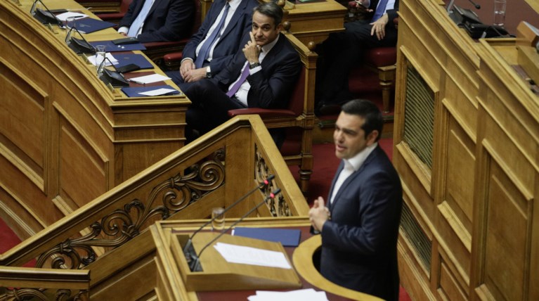 Στα «κόκκινα» η Βουλή - Η «σκυτάλη» στους αρχηγούς