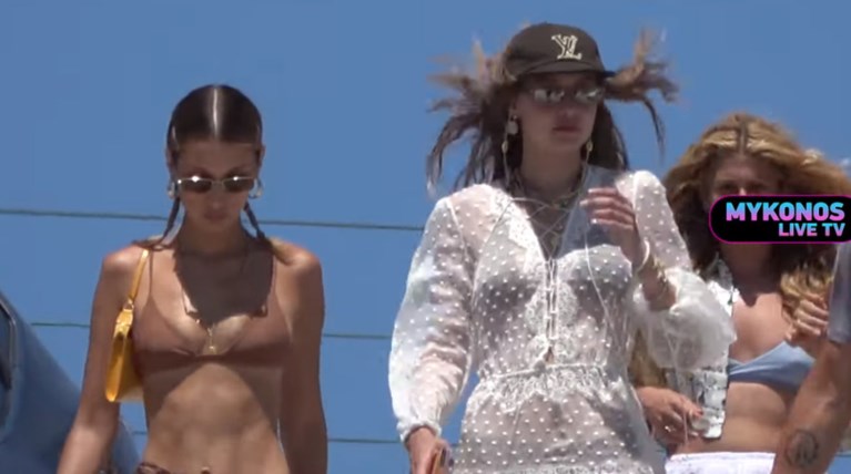 Τζίτζι & Μπέλα  Χαντίντ: τα supermodel σε ταβέρνα της Μύκονου (βίντεο)