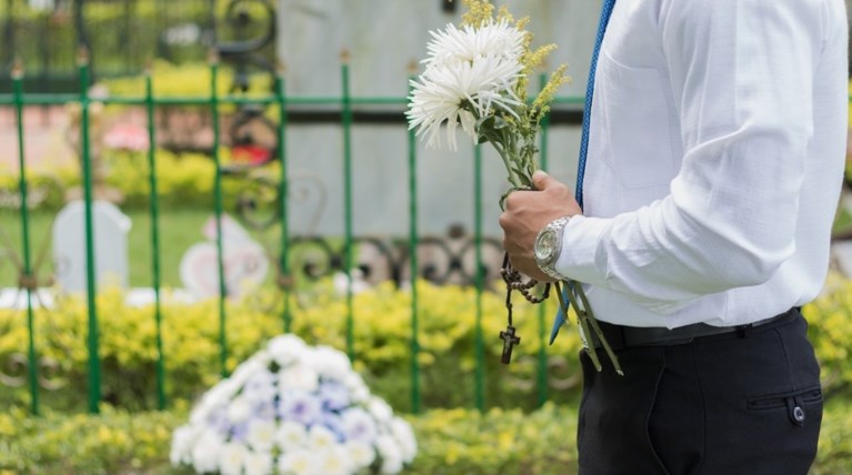 Στο εδώλιο η γυναίκα που έκλεβε χαροκαμένους-Τους έβρισκε από νεκρολογίες