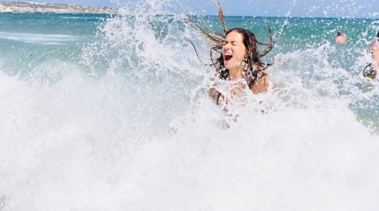 Νεόνυμφη και ευτυχής η Βάσω Λασκαράκη σε διακοπές