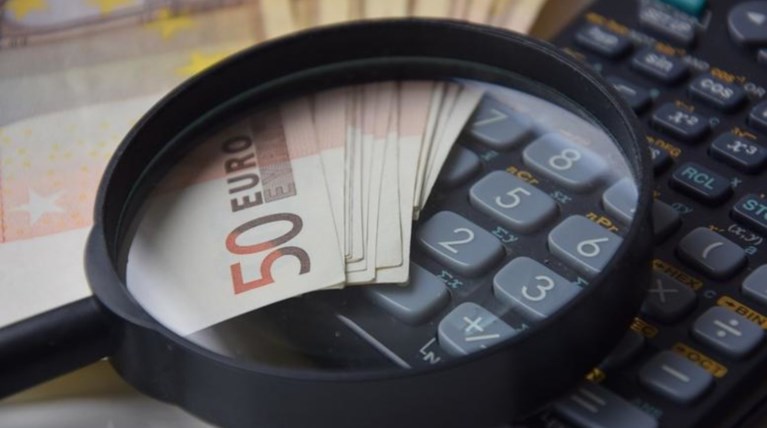 Σταθερά στα 2,2 δισ. τα «φέσια» του δημοσίου τον Ιούνιο