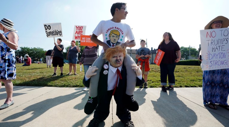 Ο Τραμπ σε τραυματίες της επίθεσης στο Ντέιτον, "θερμή" υποδοχή διαδηλωτών