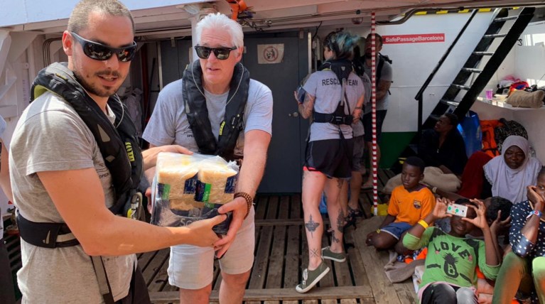 Ογδόντα πέντε μετανάστες στο Ocean Viking, ο Ρίτσαρντ Γκιρ στο Open Arms