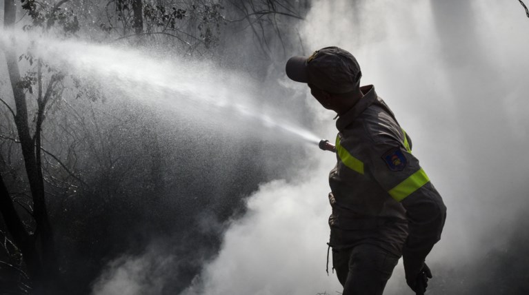 Σε πλήρη εξέλιξη η φωτιά στην Εύβοια