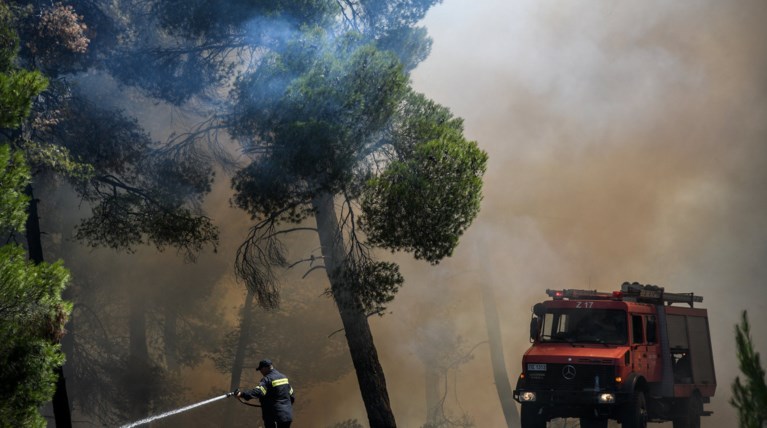 Προς τον Κορινθιακό Κόλπο κινείται η φωτιά της Θήβας