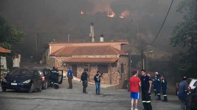 Εκκενώνεται και τρίτο χωριό στην Εύβοια