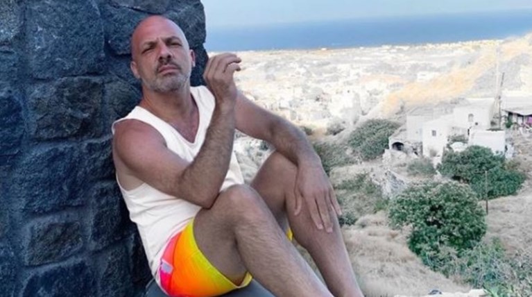Νίκος Μουτσινάς: Αποκάλυψε για πρώτη φορά ότι έχει σχέση - το κρυφό τατουάζ