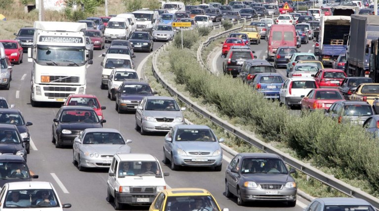 Θεσσαλονίκη: Κυκλοφοριακό κομφούζιο λόγω καραμπόλας