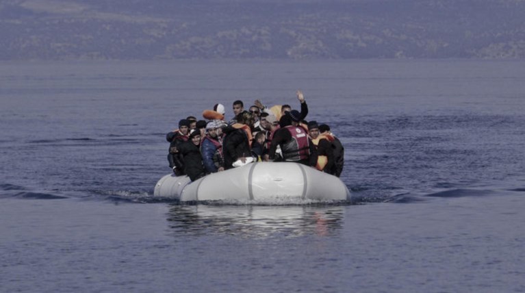 Συνελήφθησαν 330 μετανάστες που προσπαθούσαν να πάνε στη Λέσβο