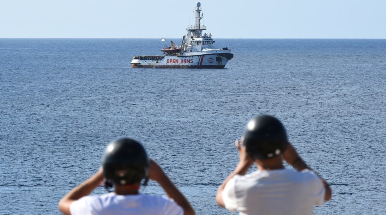 Ισπανία: Η κυβέρνηση δέχεται στην Αλχεθίρας πλοίο με μετανάστες