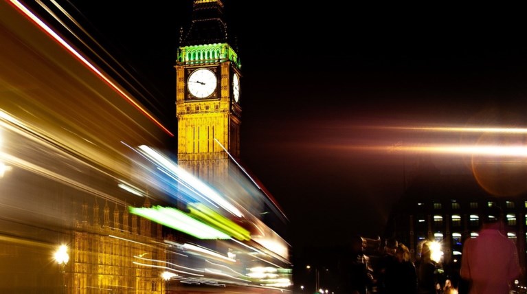 Στην κόψη του ξυραφιού το Brexit με προειδοποιήσεις εκατέρωθεν