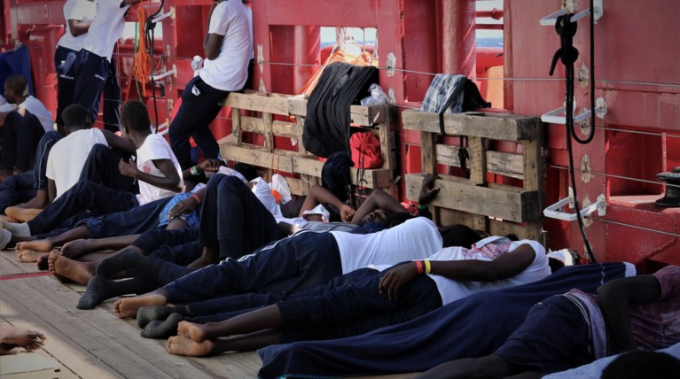 SOS από το Ocean Vicking με 356 μετανάστες: Τρόφιμα για πέντε μέρες