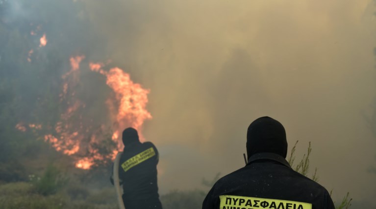 Σε ύφεση η πυρκαγιά στον Διόνυσο- Δεν κινδύνευσαν σπίτια