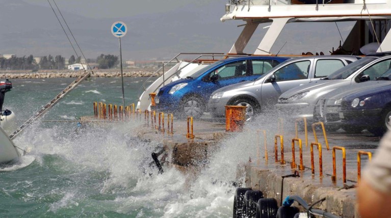 Στους 39 βαθμούς ο υδράργυρος, θυελλώδεις άνεμοι