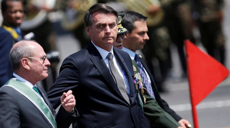 Μπολσονάρου: Συζήτηση με Μακρόν μόνο αν αποσύρει τις προσβολές