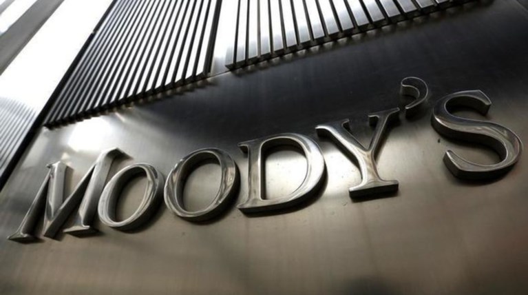 Μoody's: Η άρση των capital controls θετική για τις τράπεζες