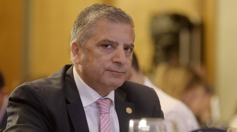 Κόντρα Πατούλη - υπαλλήλων της Περιφέρειας με το «καλημέρα»