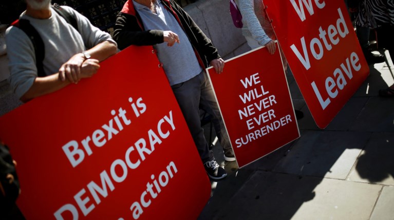 Υποχωρεί ο φόβος ενός Brexit χωρίς συμφωνία- Ράλι για στερλίνα