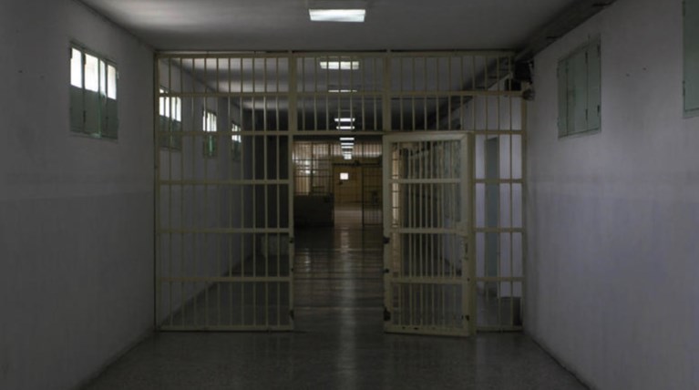 Άγρια συμπλοκή κρατουμένων στις φυλακές Αυλώνα