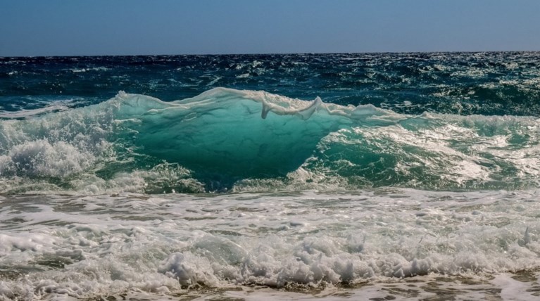 Εως 33° C, άνεμοι έως 7 μποφόρ και τοπικές βροχές την Τετάρτη