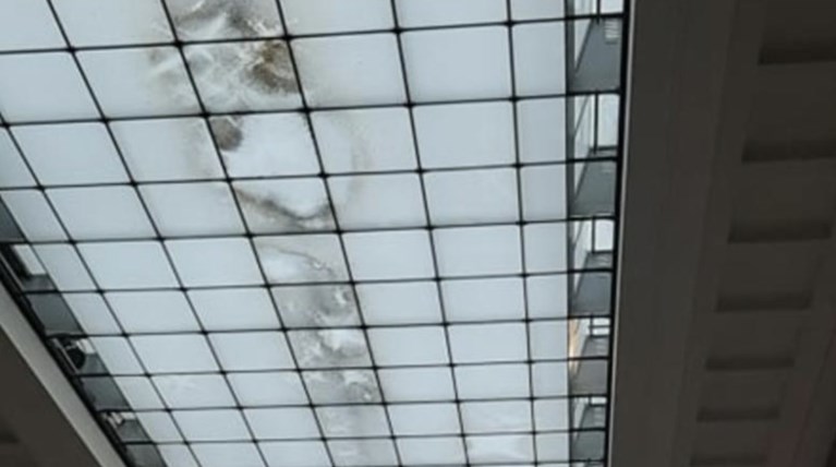 Γλυπτά Παρθενώνα: Τι απαντά το Βρετανικό Μουσείο για τη μούχλα στην αίθουσα