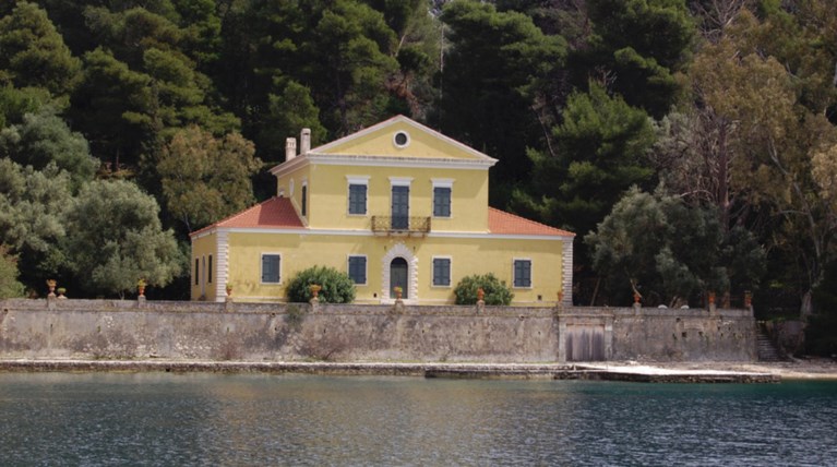 Το υπέροχο σπίτι του Νάνου Βαλαωρίτη στο Ιόνιο