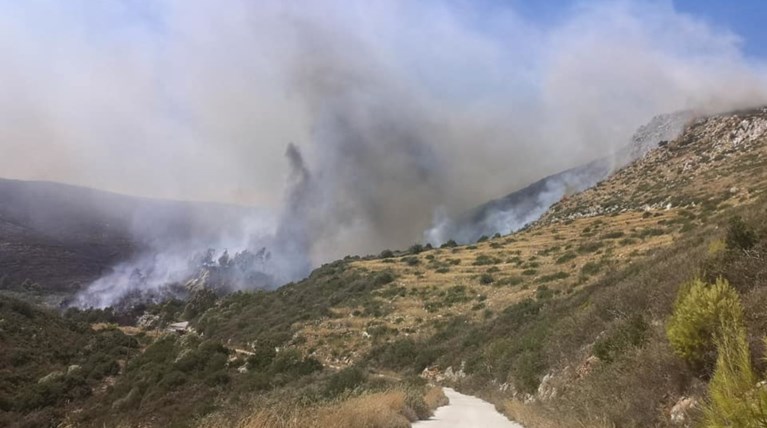 Ζάκυνθος: Στο Κερί η φωτιά - Εκκενώνονται σπίτια