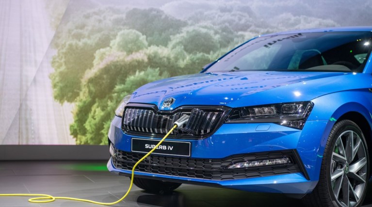 SUPERB iV: Ξεκίνησε η παραγωγή του Skoda Plug-In Hybrid