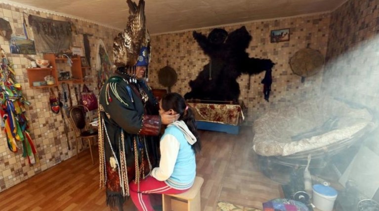 Συνελήφθη ο σαμάνος από τη Σιβηρία που ήθελε να "εξορκίσει" τον Πούτιν