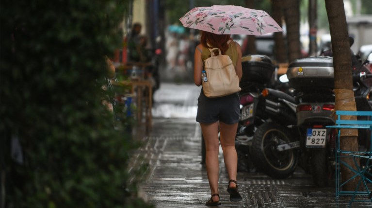 Έρχονται βροχές, καταιγίδες αλλά και άνοδος της θερμοκρασίας